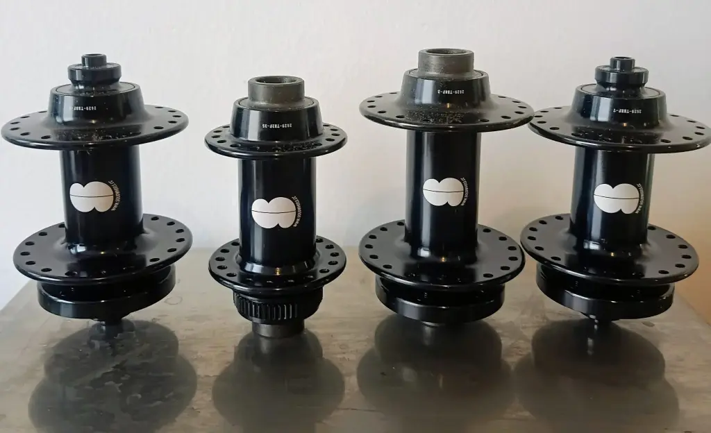 SOLID Base front hub